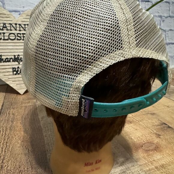 Patagonia P-6 Logo Hat green beige mesh back trucker cap adjustable snapback - Picture 3 of 7
